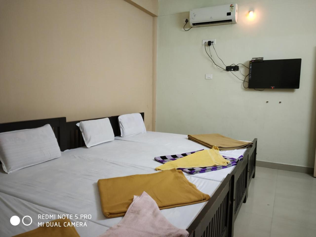 Hotel Woodlands Chottanikara Esterno foto
